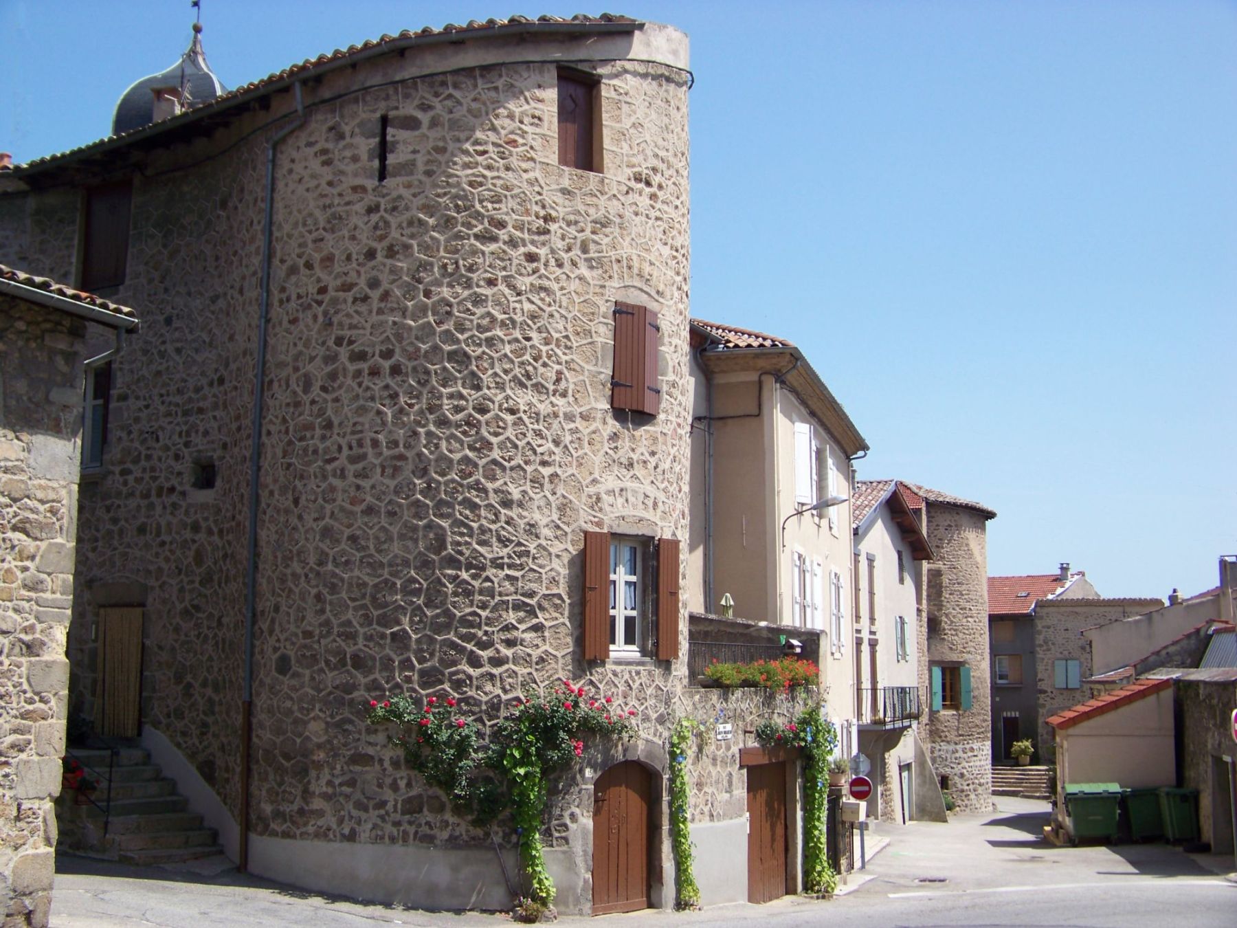 Tours et murs des anciennes fortification réhabilités